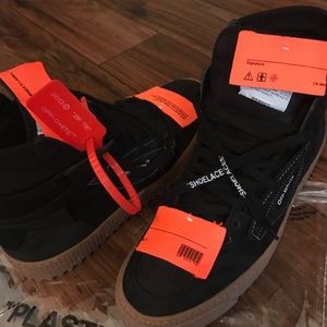 OFF-WHITE